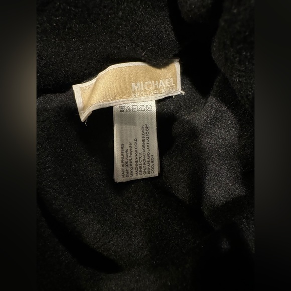 NWOT MICHAEL KORS GRAY CABLE KNIT FALL & WINTER HAT - Picture 6 of 6